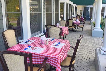 Enhancing Casual Dining Experiences by Offering Alternative for Assisted Living Food Services